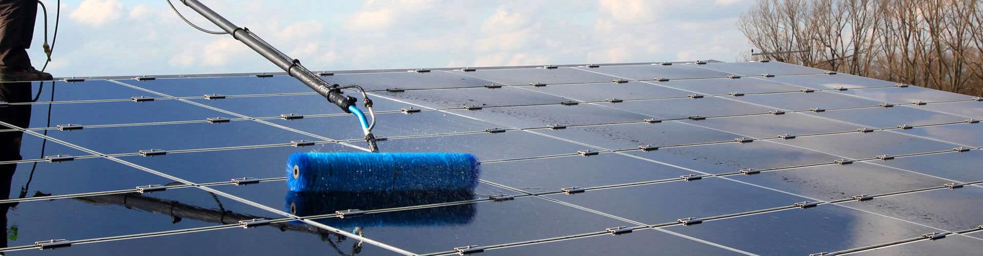 Solaranlagen reinigen für mehr Leistung