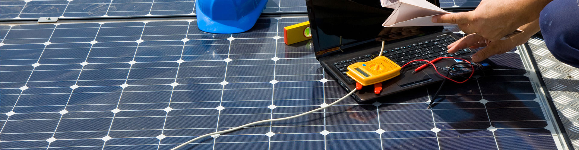Solaranlagen professionell reinigen lassen - PV Service GmbH